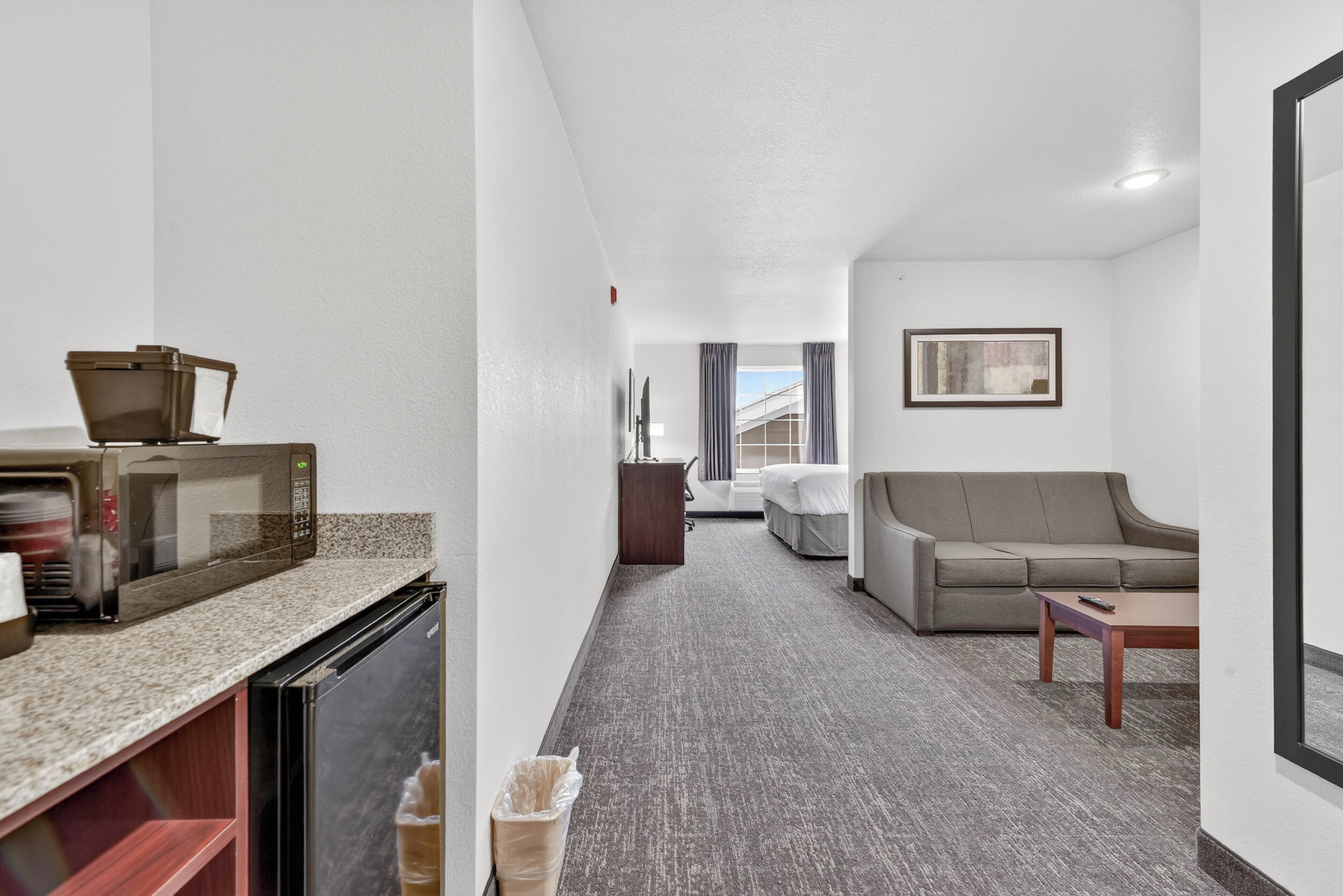 Desk, laptop workspace, iron/ironing board, free WiFi