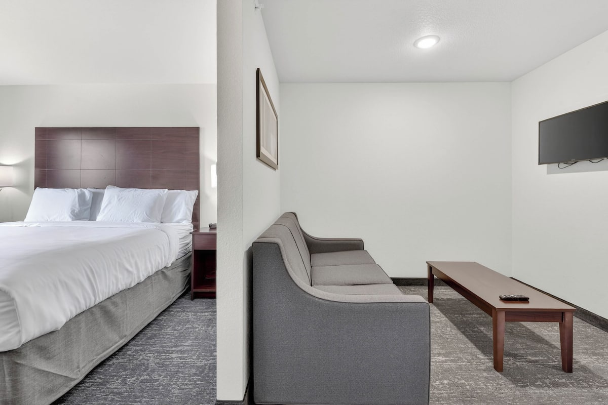 Escritorio y espacio para trabajar con laptop