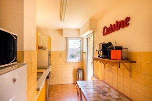 Fridge, microwave, oven, dishwasher