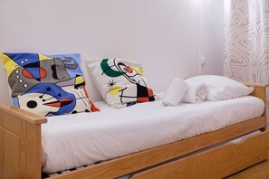 3 bedrooms, iron/ironing board, WiFi, bed sheets