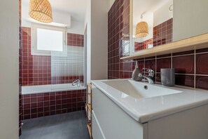 Douche, serviettes fournies