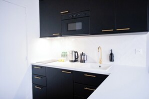 Mikrovågsugn och kaffe- och tebryggare