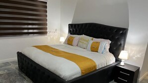 2 soverom, skrivebord, strykejern/-brett og wi-fi (inkludert)
