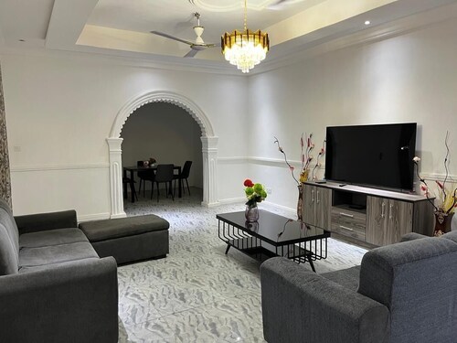 GHL G Floor 1 bedroom Sleep 2. DSTV, WiFi and Solar for work or leisure.