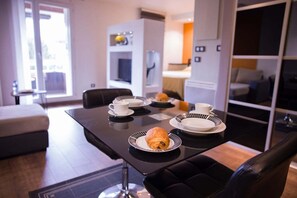 Dining - OIQIA • Launaguet (Launaguet)