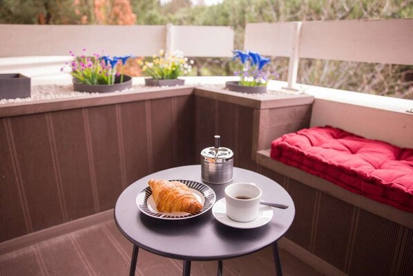 Outdoor dining - OIQIA • Launaguet (Launaguet)