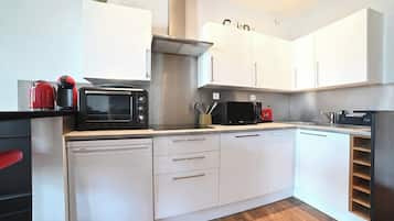 Refrigerador, microondas, horno y lavavajillas