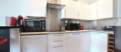 Fridge, microwave, oven, dishwasher