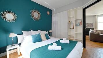 1 habitación, tabla de planchar con plancha, internet y ropa de cama