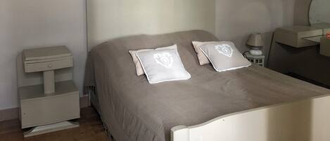 2 chambres, Wi-Fi, literie fournie