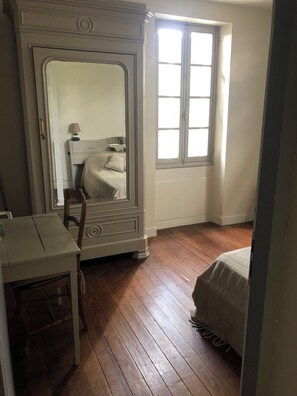 2 habitaciones, wifi gratis y ropa de cama