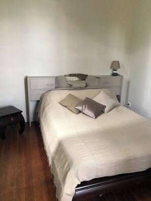 2 bedrooms, free WiFi, bed sheets - Self-catering cottage 10 minutes from Saint Emilion (Saint-Jean-de-Blaignac)