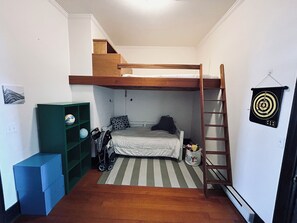 4 bedrooms, desk, travel crib, free WiFi - Luxury Downtown Loft w/ Rooftop Patio & Sauna - Sleeps 12 - Walk to Square (Fairfield)