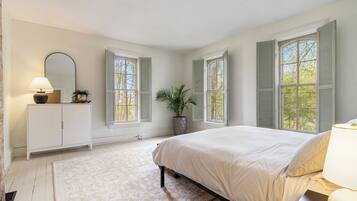 5 dormitoris, planxa i posts de planxar, wifi i roba de llit