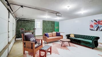 Smart TV, futbolito y tenis de mesa