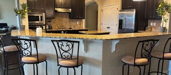 Perfect for Masters Spacious 5-Bedroom House
