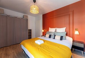 1 bedroom, iron/ironing board, internet, bed sheets