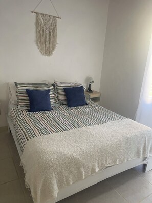 3 quartos, ferros/tábuas de passar roupa, Wi-Fi, roupa de cama