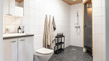 LÀgenhet Comfort - utsikt mot staden | Badrum | Dusch, hÄrtork, handdukar och tvÄl