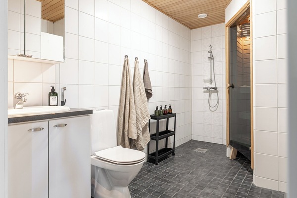 Comfort Apartment, City View | Bathroom | Shower, hair dryer, towels, soap