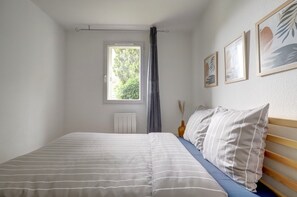 1 slaapkamer, een bureau, internet, beddengoed