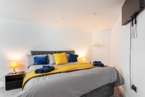 2 bedrooms, iron/ironing board, free WiFi, bed sheets