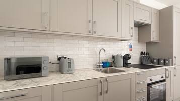 Fridge, microwave, oven, stovetop