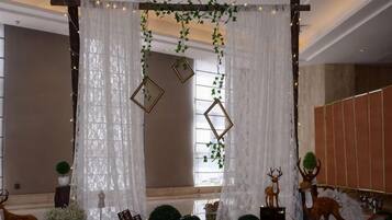 A room with a decorative partition, a wooden bench, and a deer statue.