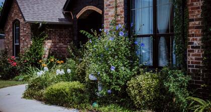 Vibrant Byrd House for the whole family to enjoy!