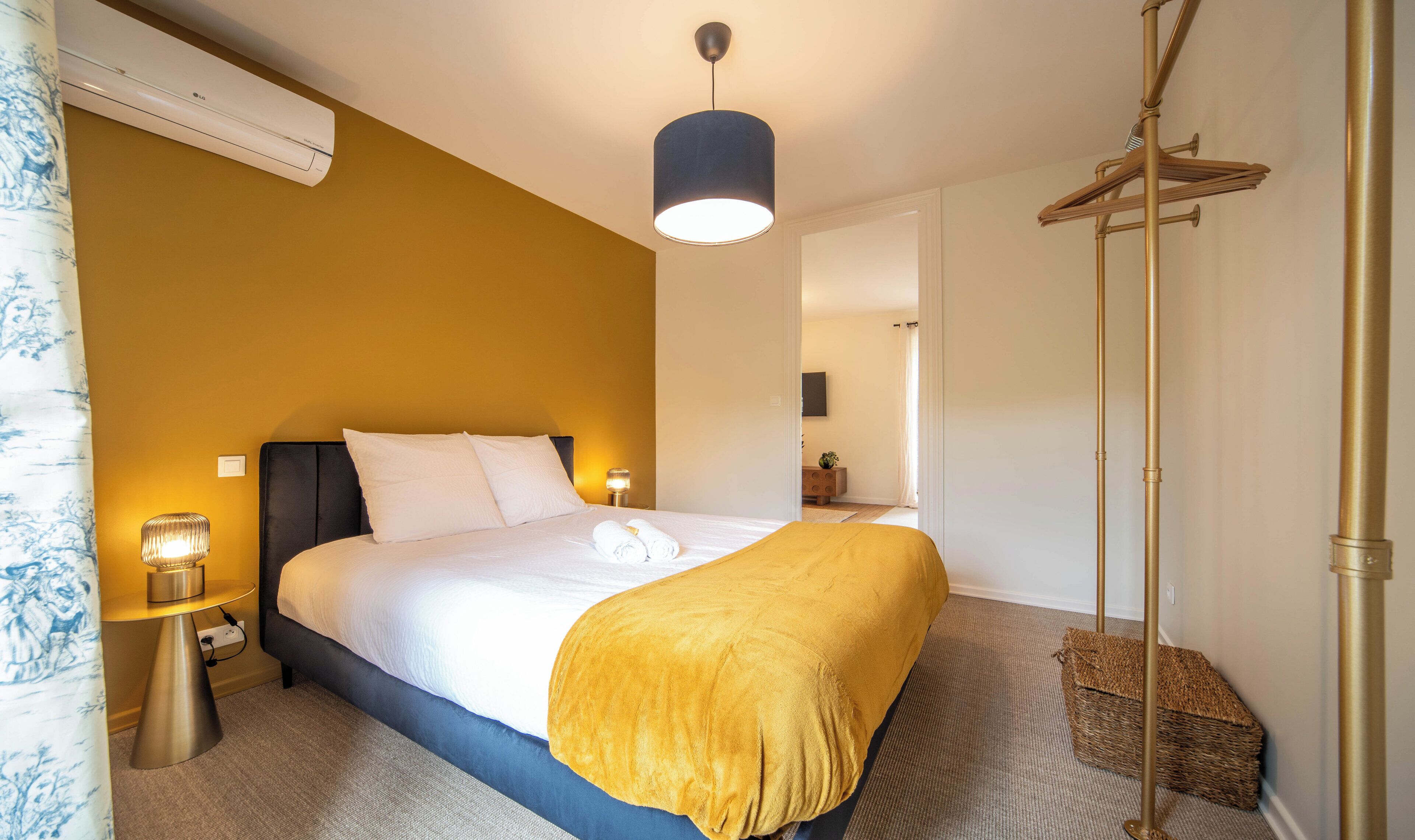 2 bedrooms, travel crib, WiFi, bed sheets