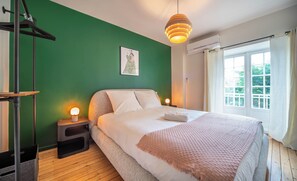2 bedrooms, travel crib, WiFi, bed sheets