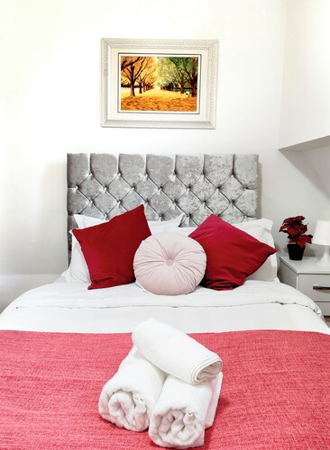 Tower Bridge Roomzzzz BnB