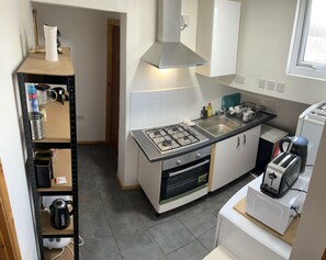Shared kitchen - Tower Bridge Roomzzzz BnB (London)