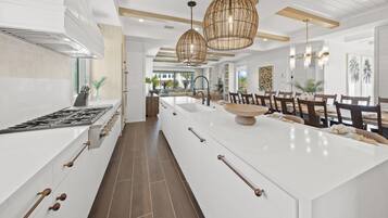 Nhà, phù hợp cho người khuyết tật | 6 phòng ngủ, truy cập Internet tốc độ cao