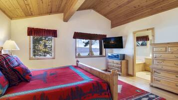 House, Multiple Beds, Hot Tub, Mountain View (Lakeview Hideaway) | 3 bedrooms, desk, laptop workspace, individually decorated