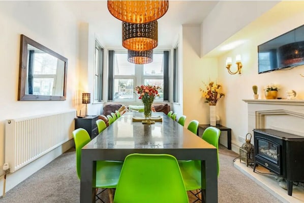 Dining - Sea-Esta – A Stylish Coastal Retreat in the Heart of Weymouth (Weymouth)