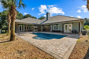 Outdoor pool - Spacious 4-bedroom pool house minutes from Suwannee River and natural springs! (Trenton)