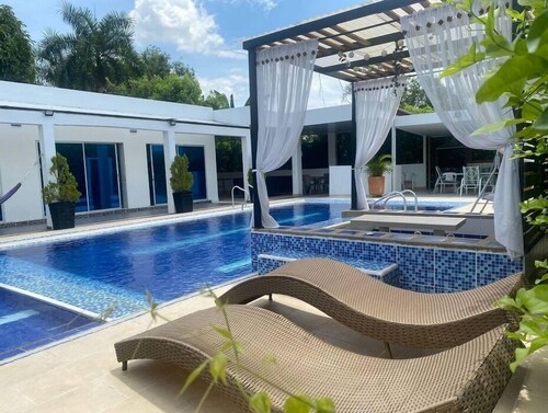 Whole house: villa in Llano Del Pozo, Colombia