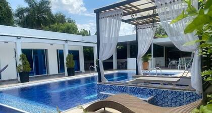 Whole house: villa in Llano Del Pozo, Colombia