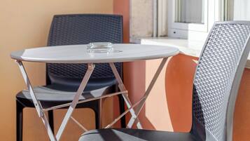 House | Outdoor dining