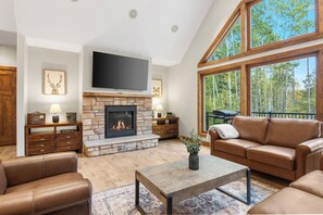 Chimenea, videojuegos, futbolito y estéreo 