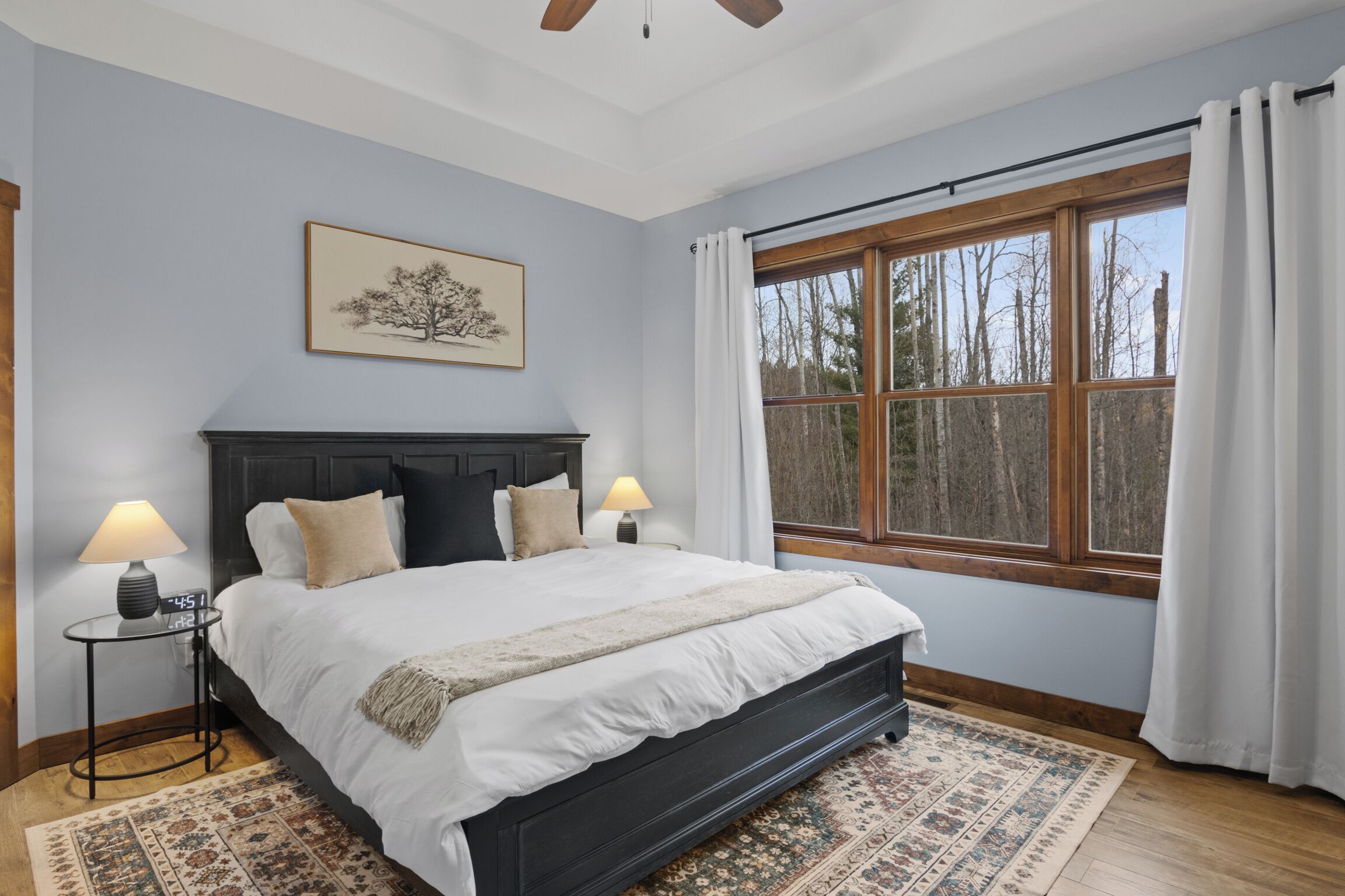 4 bedrooms, desk, iron/ironing board, travel crib