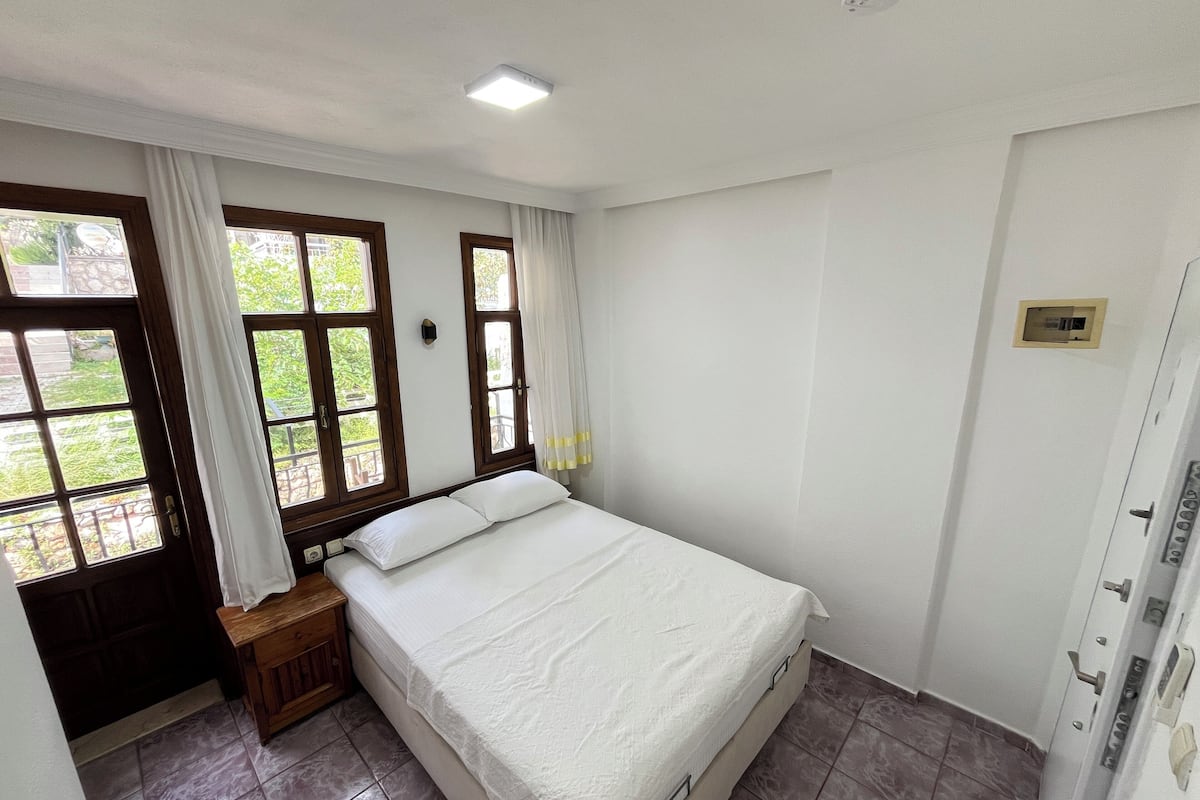 Doppia Standard, balcone, vista montagna | 1 camera, Wi-Fi gratuito, lenzuola