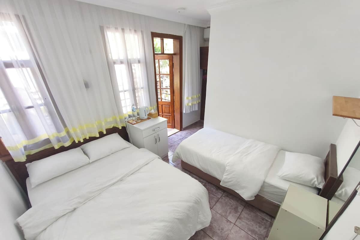 Free WiFi, bed sheets