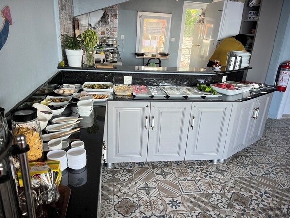 Breakfast buffet - Kaptan Pansiyon (Kas)