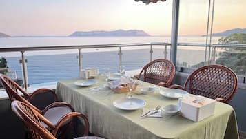 Petit déjeuner buffet compris tous les jours