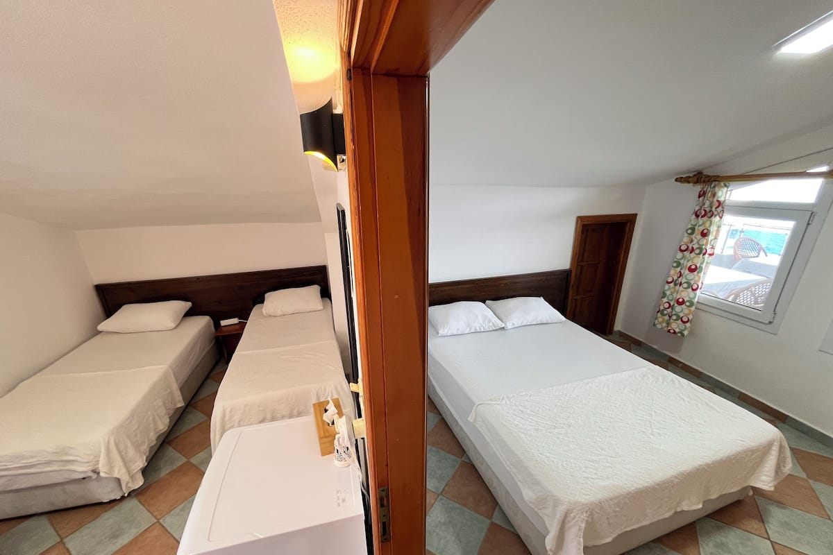 Quadrupla Standard, balcone, vista montagna | 1 camera, Wi-Fi gratuito, lenzuola
