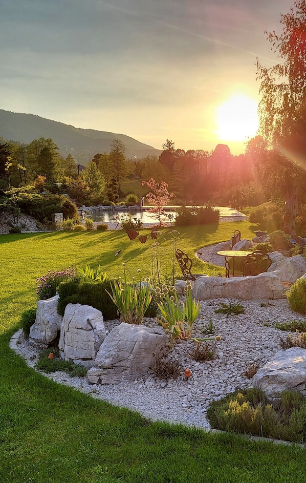 Outdoor dining - Happiness Glamping with Shared Natural Pool Nr.2 (Ribnica)