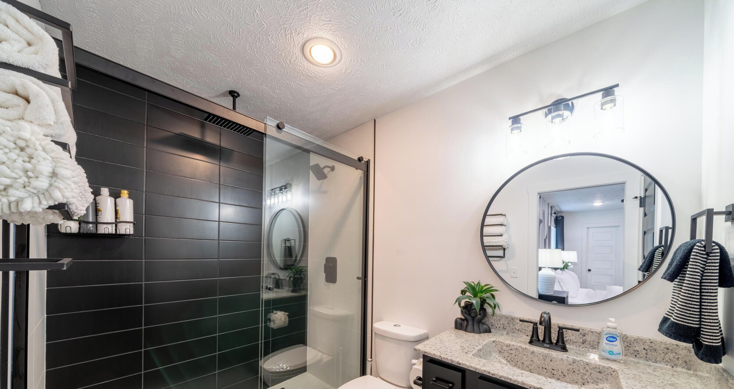 Hårføner, håndklær, såpe og toalettpapir