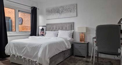 Ground 1 Bed Flat with a Garden